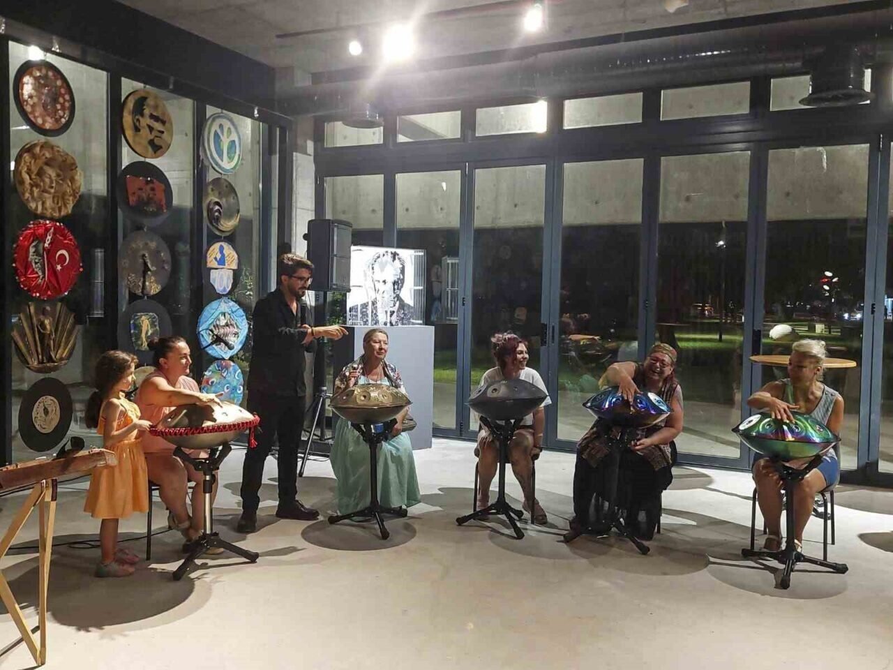 Antalya’da hangdrum ve santur atölyesi müzikseverlerle buluştu