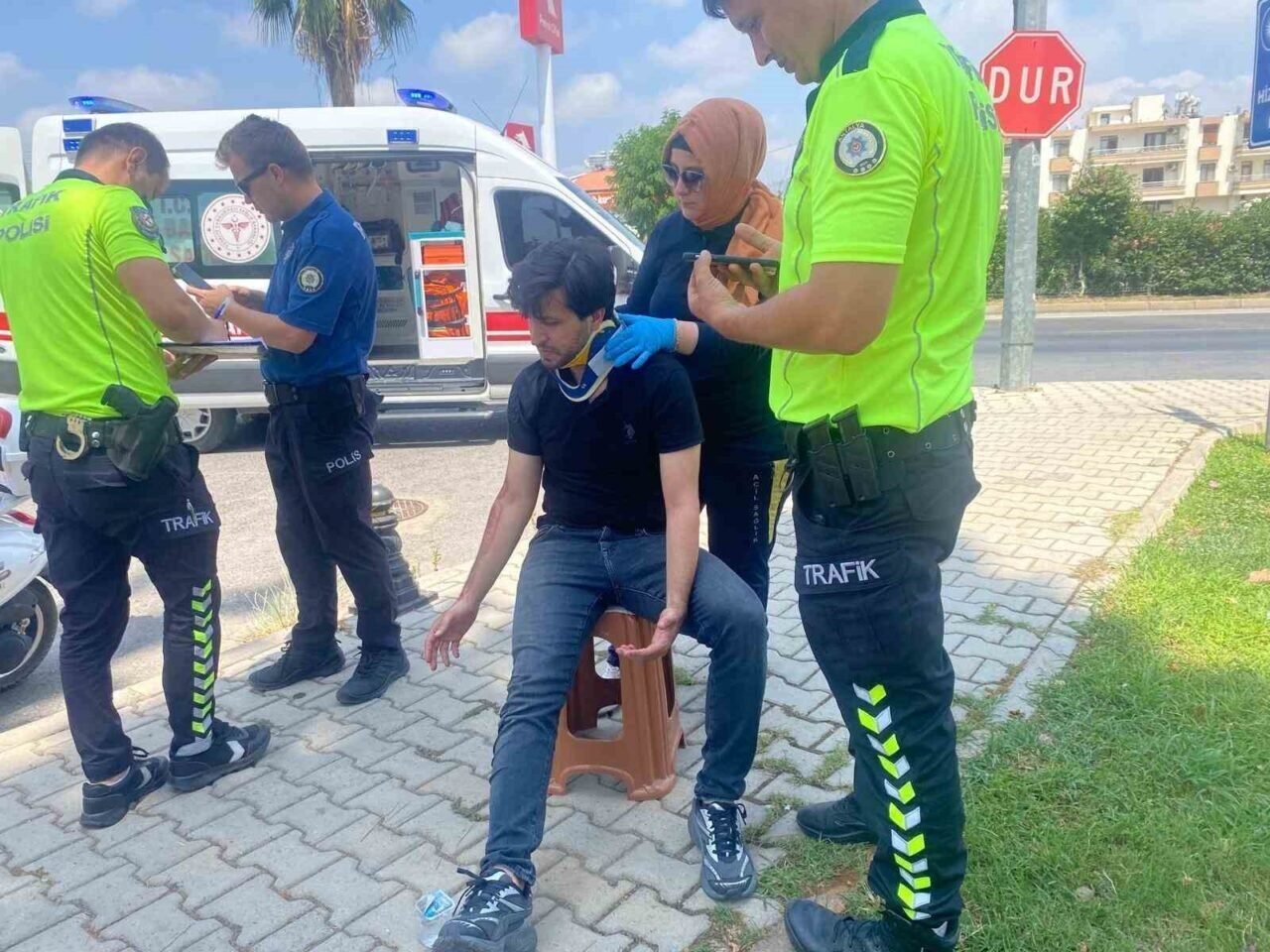 Antalya’da motosikletten düşen sürücü yaralandı