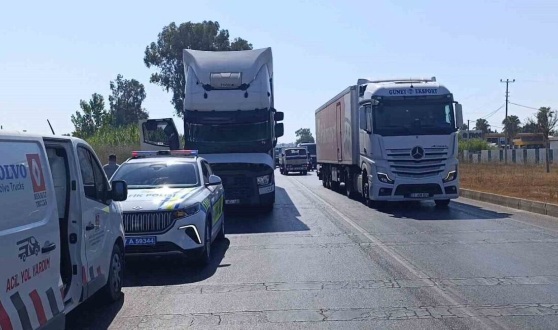 Alanya-Manavgat D-400 Karayolu’nda arıza yapan tır, bunaltıcı sıcakta kilometrelerce araç