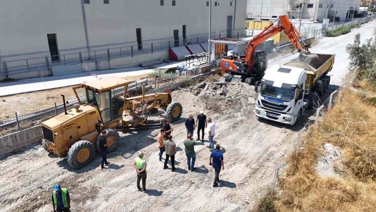 Aydın Büyükşehir Belediyesi Söke’deki yağmur suyu ve kaldırım çalışmaları devam ediyor
