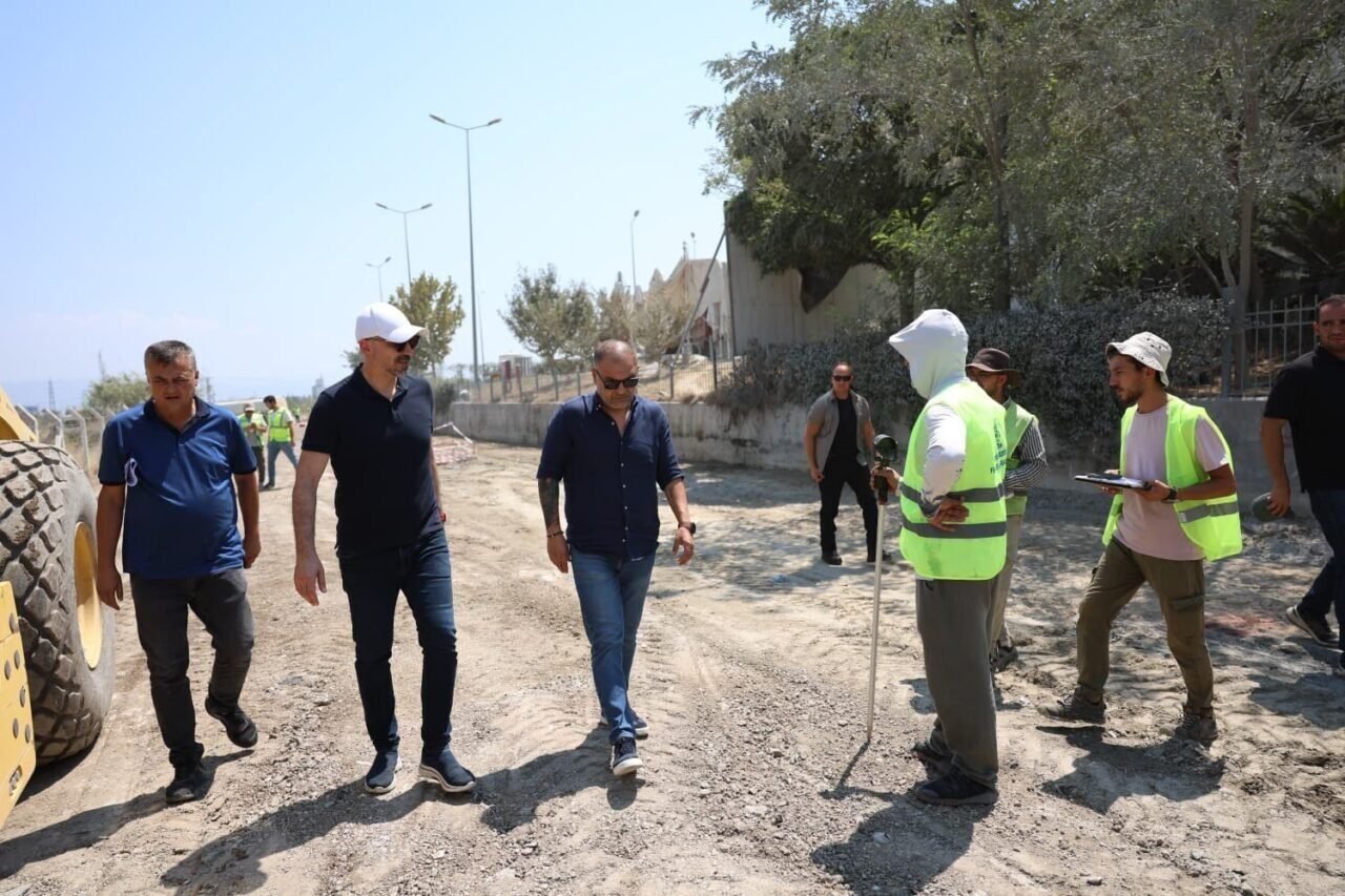Aydın Büyükşehir Belediyesi Söke’deki yağmur suyu ve kaldırım çalışmaları devam ediyor
