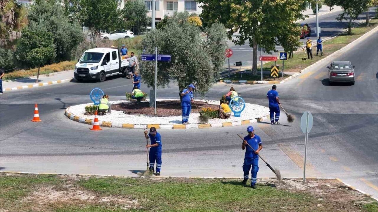 Aydın Büyükşehir, Kuşadası’nda çalışmalarını sürüdürüyor