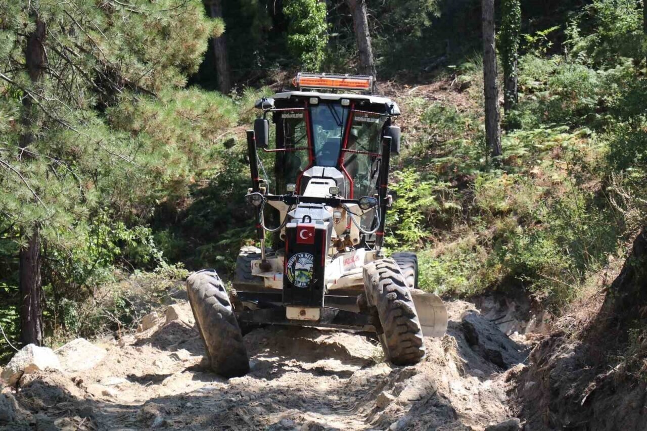 Bozdoğan’da yayla yollarında çalışma başlatıldı