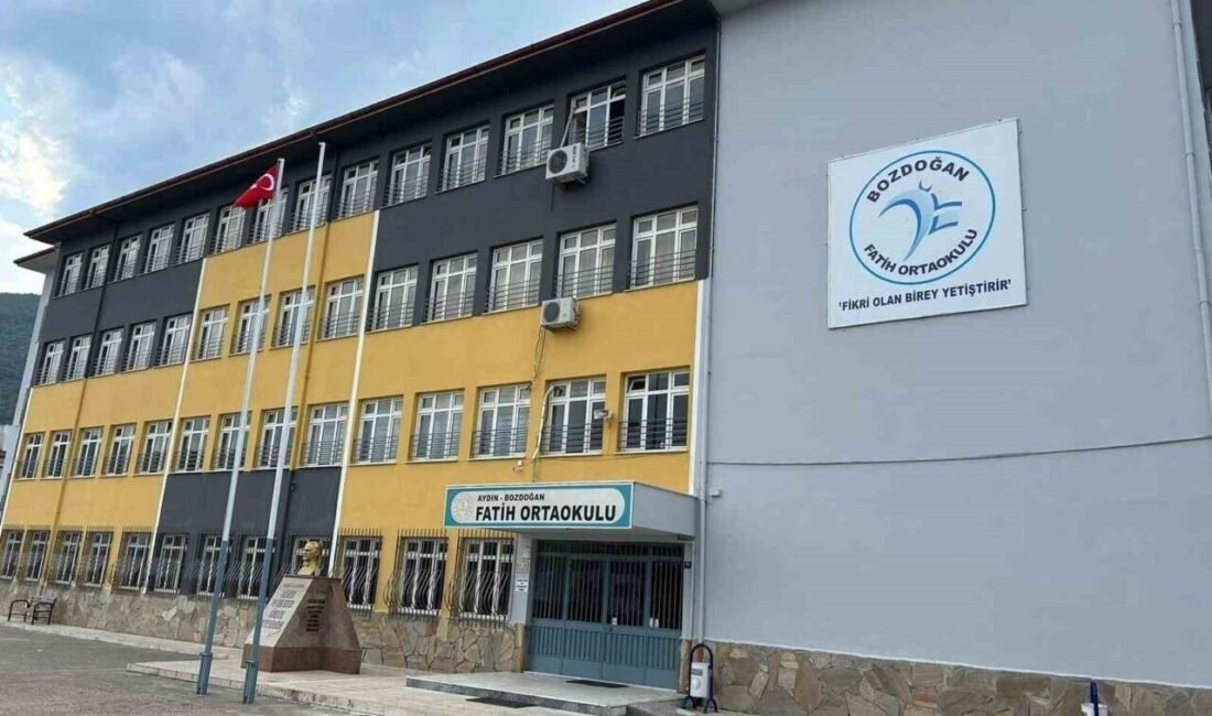 Bozdoğan Fatih Ortaokulu, sınavla öğrenci alan liselere yerleştirme başarısıyla bu
