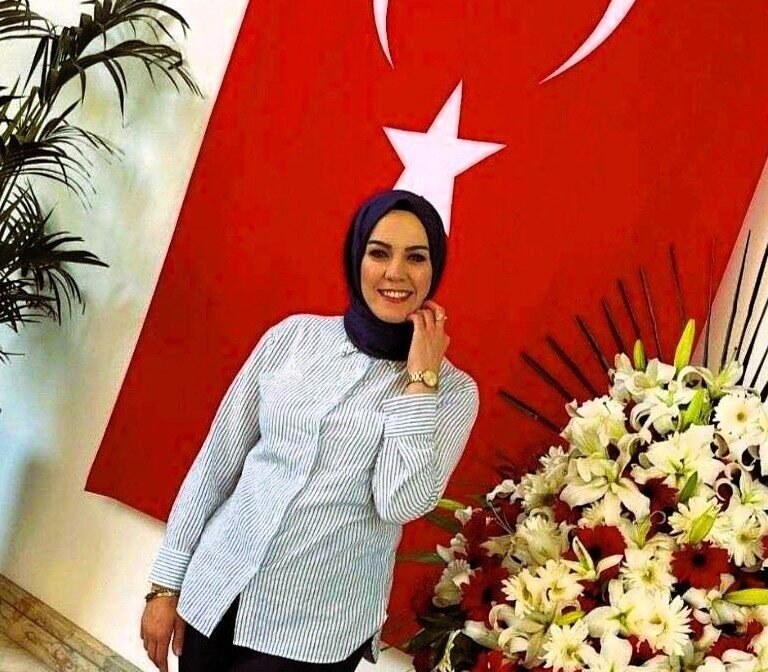 Cinayet kurbanı Meclis personelini anan Milletvekili Ün; "Kadınların yaşam hakkını savunmalıyız" Cinayet kurbanı Meclis personelini anan Milletvekili Ün; "Kadınların yaşam hakkını savunmalıyız"