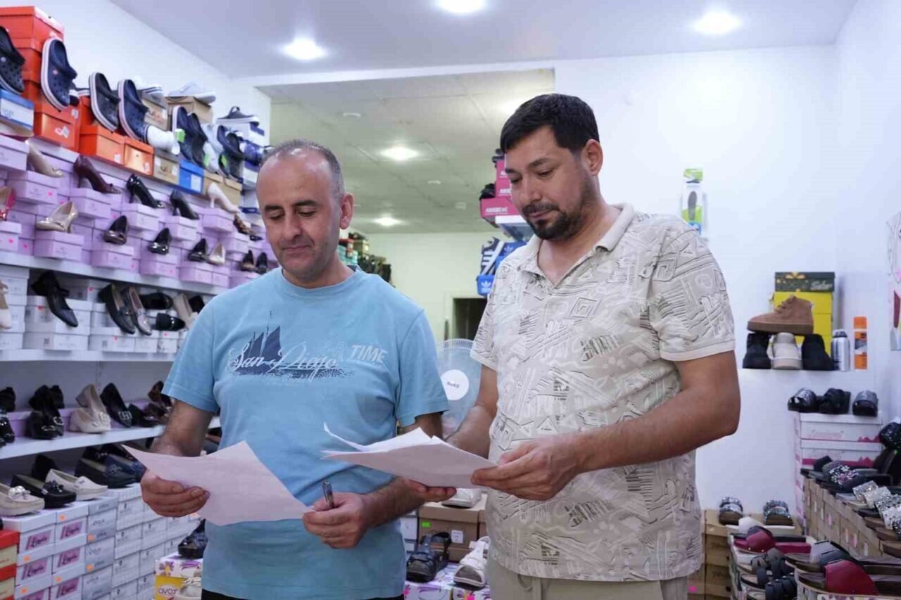 Denizli Büyükşehre karşı imza toplayan esnaf: "Vatandaşın derdini dinlemeyen başkan da oluyormuş"
