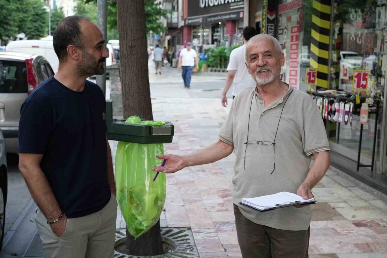 Denizli Büyükşehre karşı imza toplayan esnaf: "Vatandaşın derdini dinlemeyen başkan da oluyormuş"