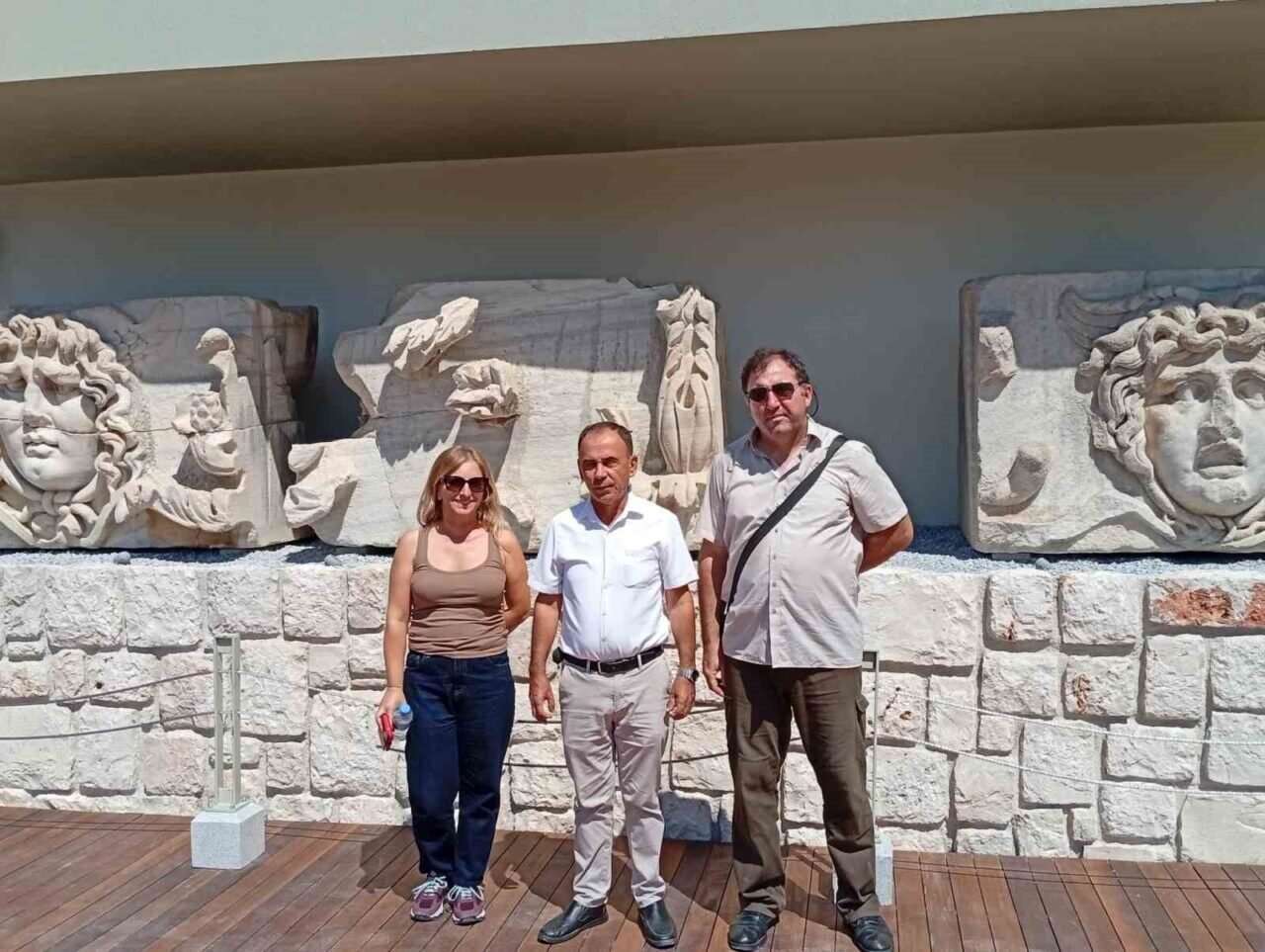 Dünyanın ilk kehanet merkezi Apollon Tapınağı, ziyarete açıldı