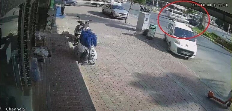 Kamyonet ile otomobil çarpıştı: 1 yaralı