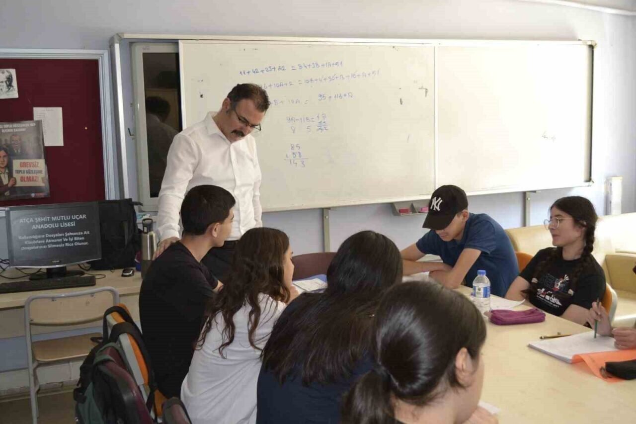 Kaymakam Ateş yaz kursuna katılan öğrenciler ile bir araya geldi