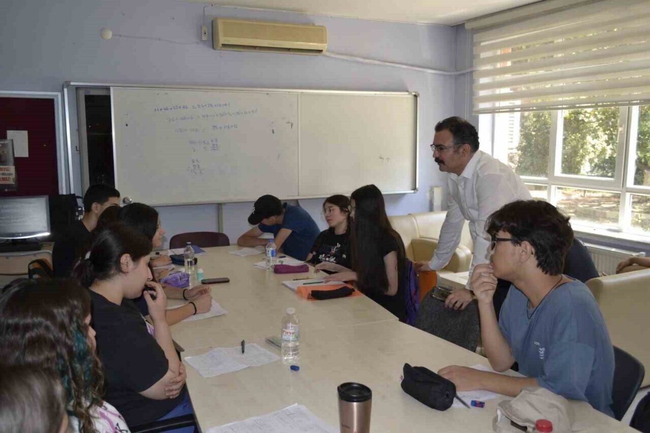 Kaymakam Ateş yaz kursuna katılan öğrenciler ile bir araya geldi