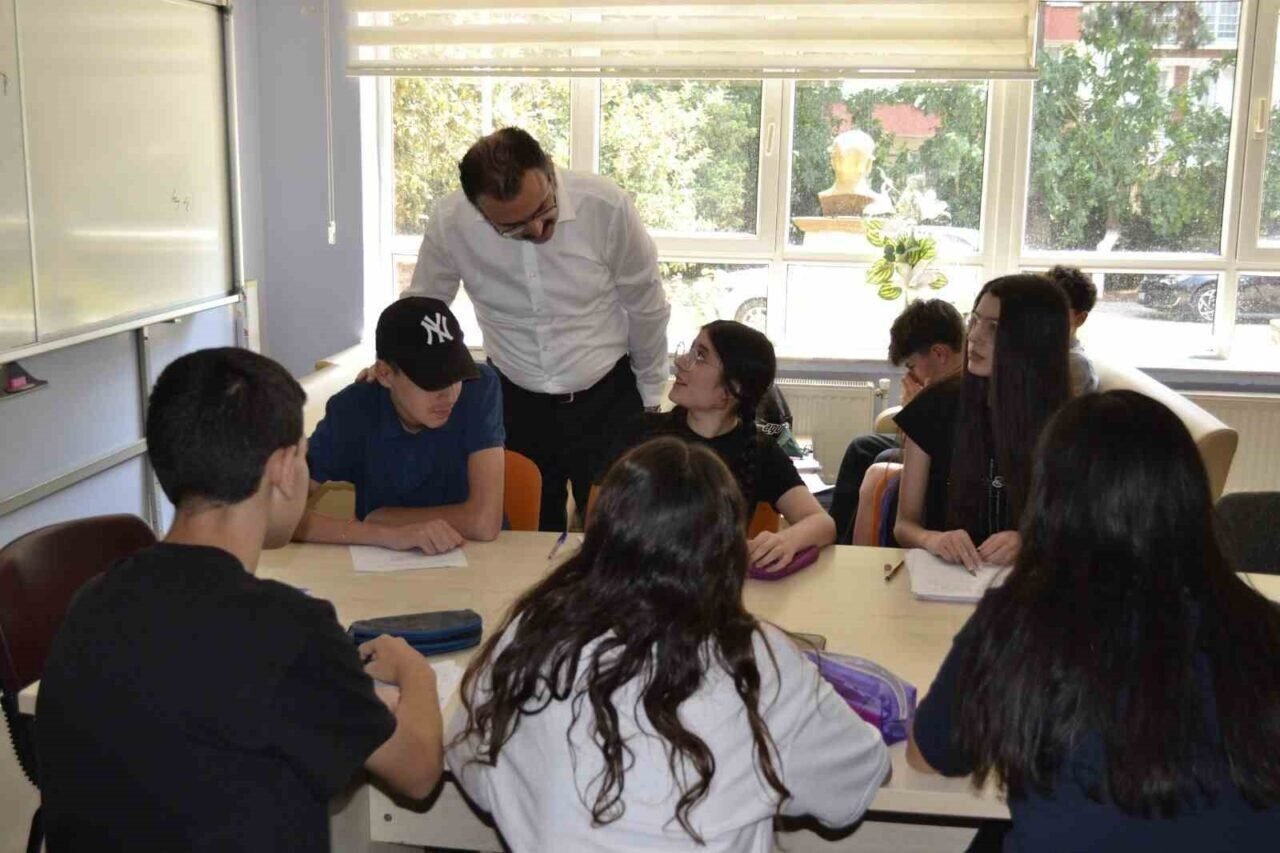 Kaymakam Ateş yaz kursuna katılan öğrenciler ile bir araya geldi