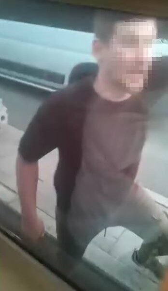 İzmir’in Bornova ilçesinde servis şoförünün korna çalmasıyla başladığı iddia edilen