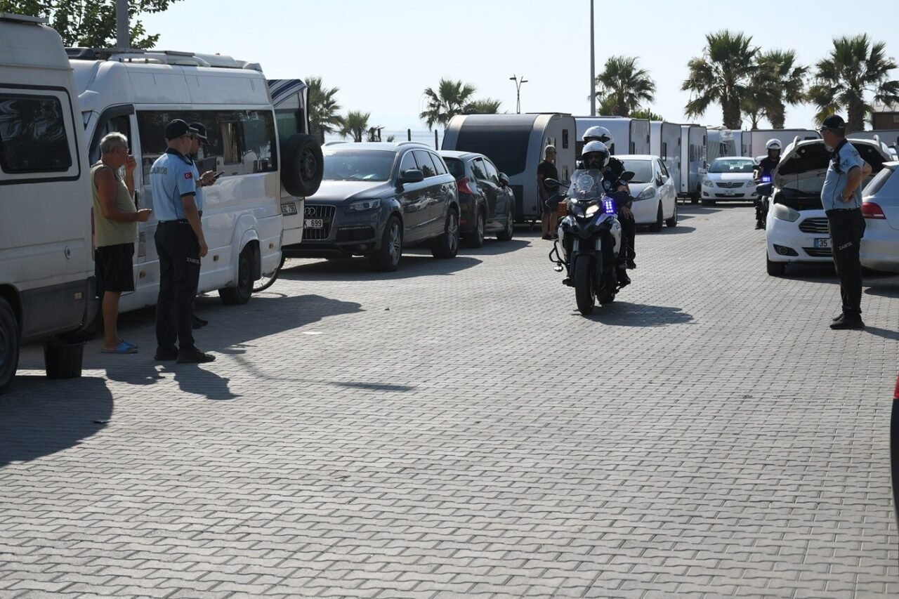 Kuşadası’nda zabıta ekiplerinden çadır ve karavan denetimi