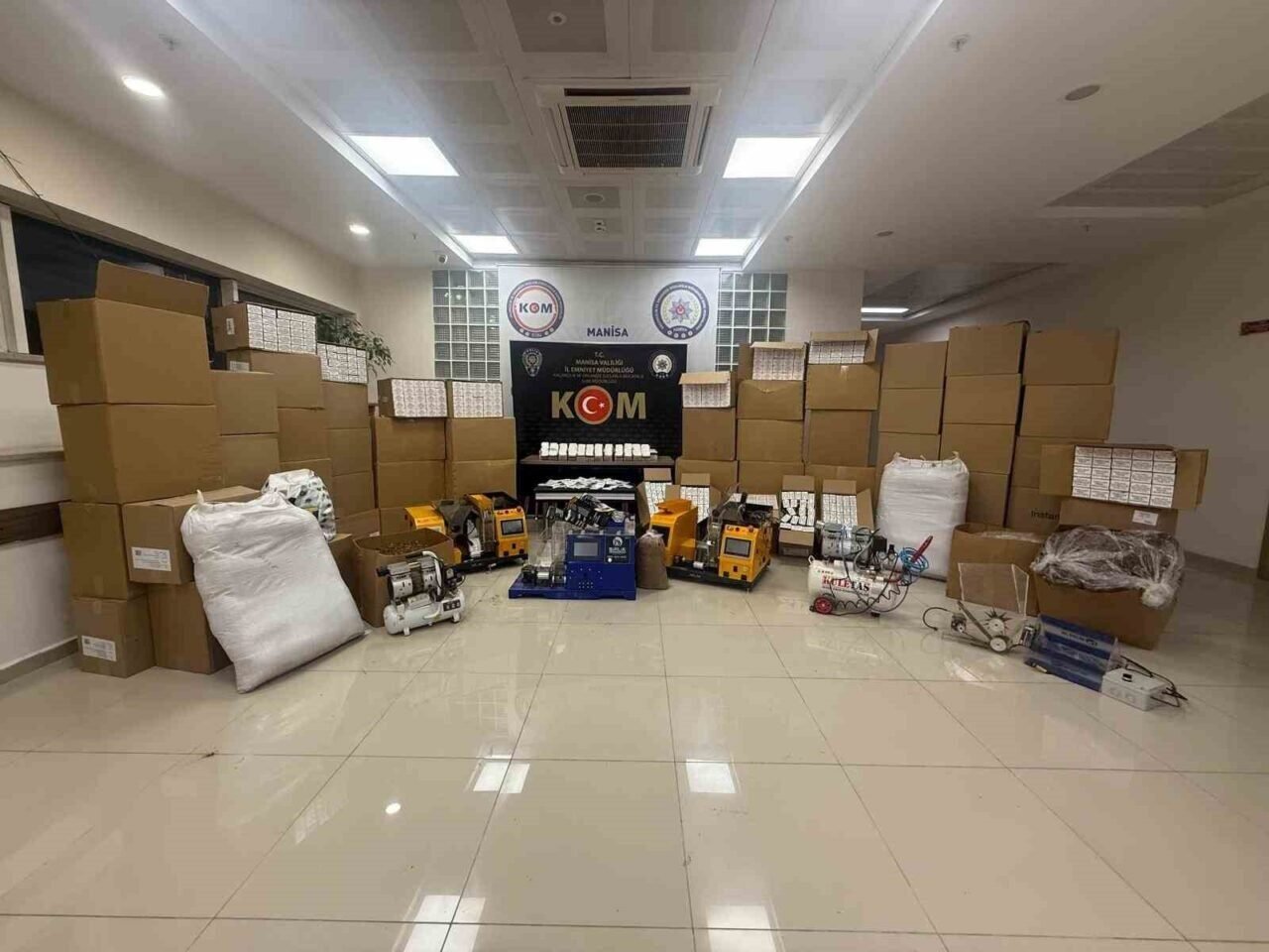 Manisa’da kaçak tütün operasyonu: 430 bin boş makaron ele geçirildi Manisa’da kaçak tütün operasyonu: 430 bin boş makaron ele geçirildi