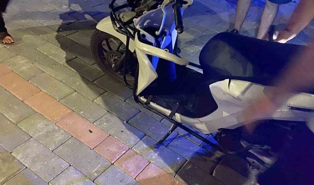 Antalya’nın Gazipaşa ilçesinde otomobille motosikletin çarpıştığı kazada, motosiklet sürücüsü yaralandı.