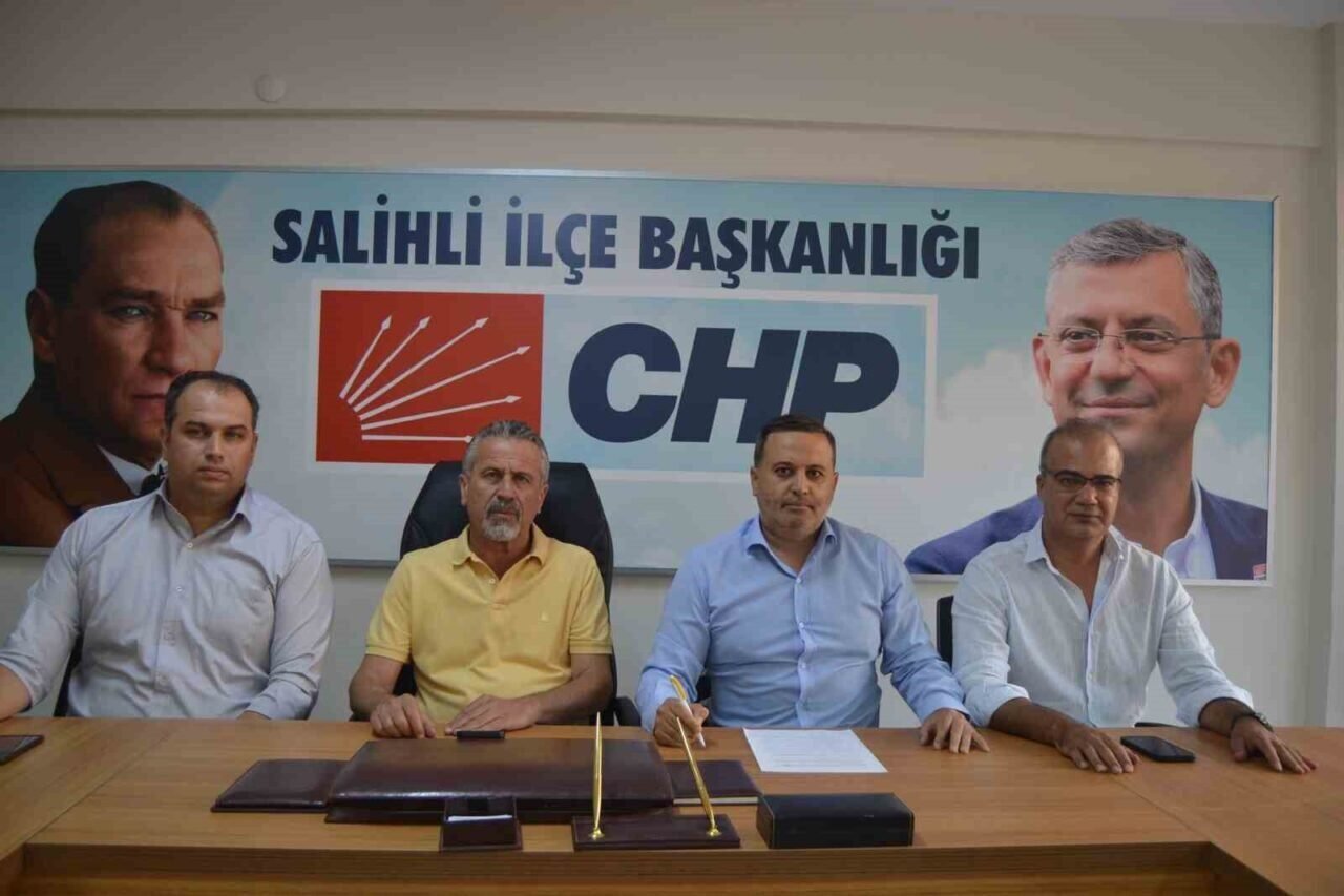 Salihli CHP’de istifa şoku: İlçe başkanı adaylıktan da çekilip istifa etti Salihli CHP’de istifa şoku: İlçe başkanı adaylıktan da çekilip istifa etti