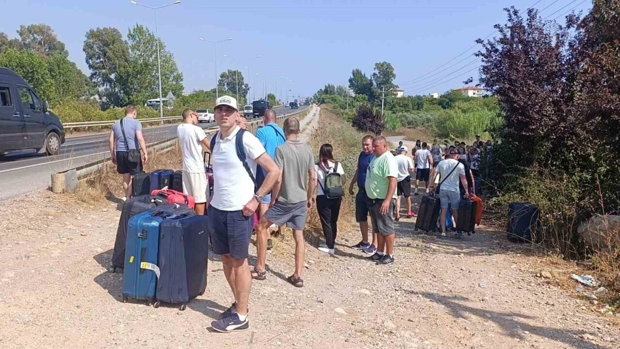 Seyir halindeki tur otobüsü yandı, 43 Polonyalı turist tahliye edildi