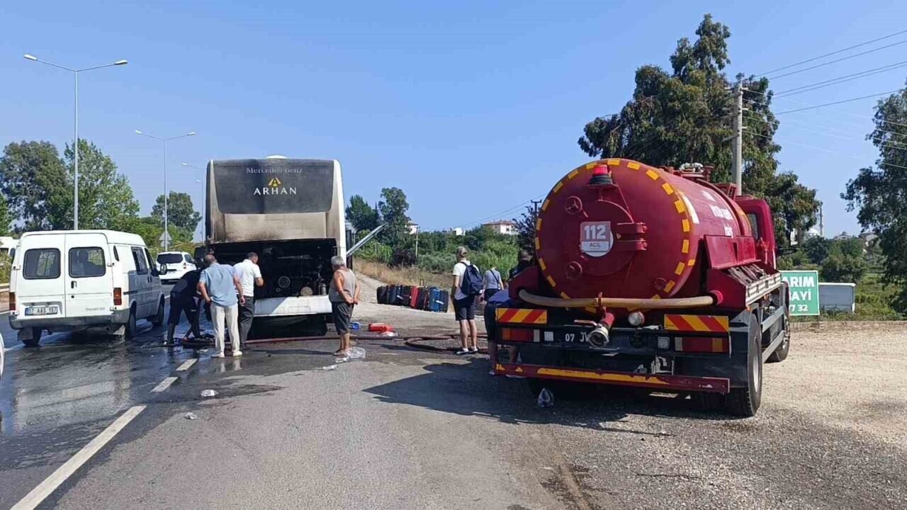 Seyir halindeki tur otobüsü yandı, 43 Polonyalı turist tahliye edildi