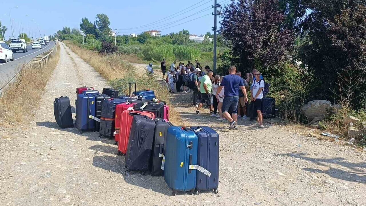 Seyir halindeki tur otobüsü yandı, 43 Polonyalı turist tahliye edildi