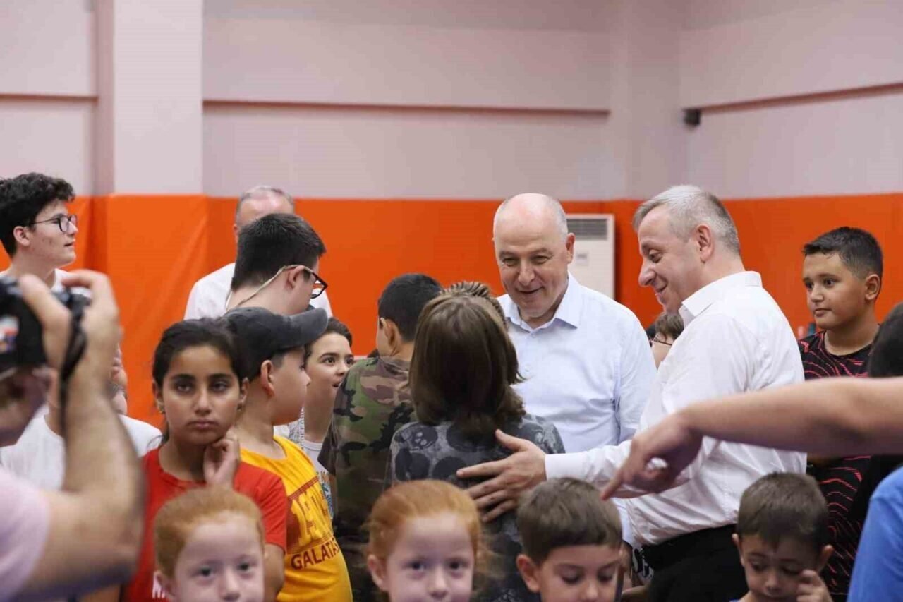 Vali Coşkun minik sporcularla bir araya geldi