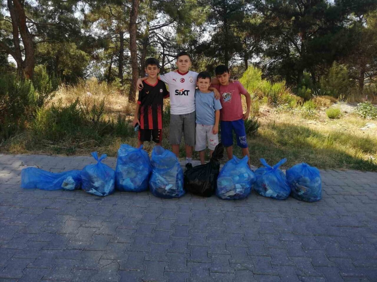 Yangın sonrası miniklerden örnek davranış Yangın sonrası miniklerden örnek davranış