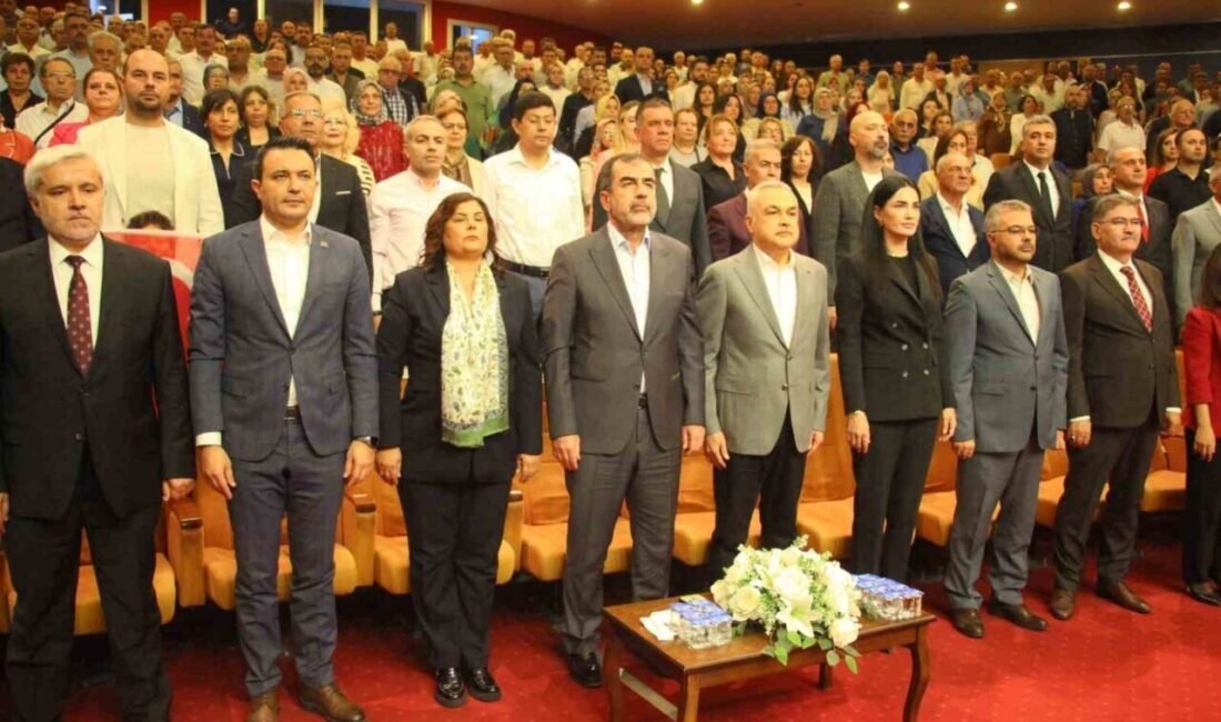 AK Parti Aydın İl Başkanı Erdem: “Birlik ve beraberliğimizi engelleyemeyeceksiniz” AK Parti Aydın İl Danışma Meclisi toplantısında konuşan AK Parti