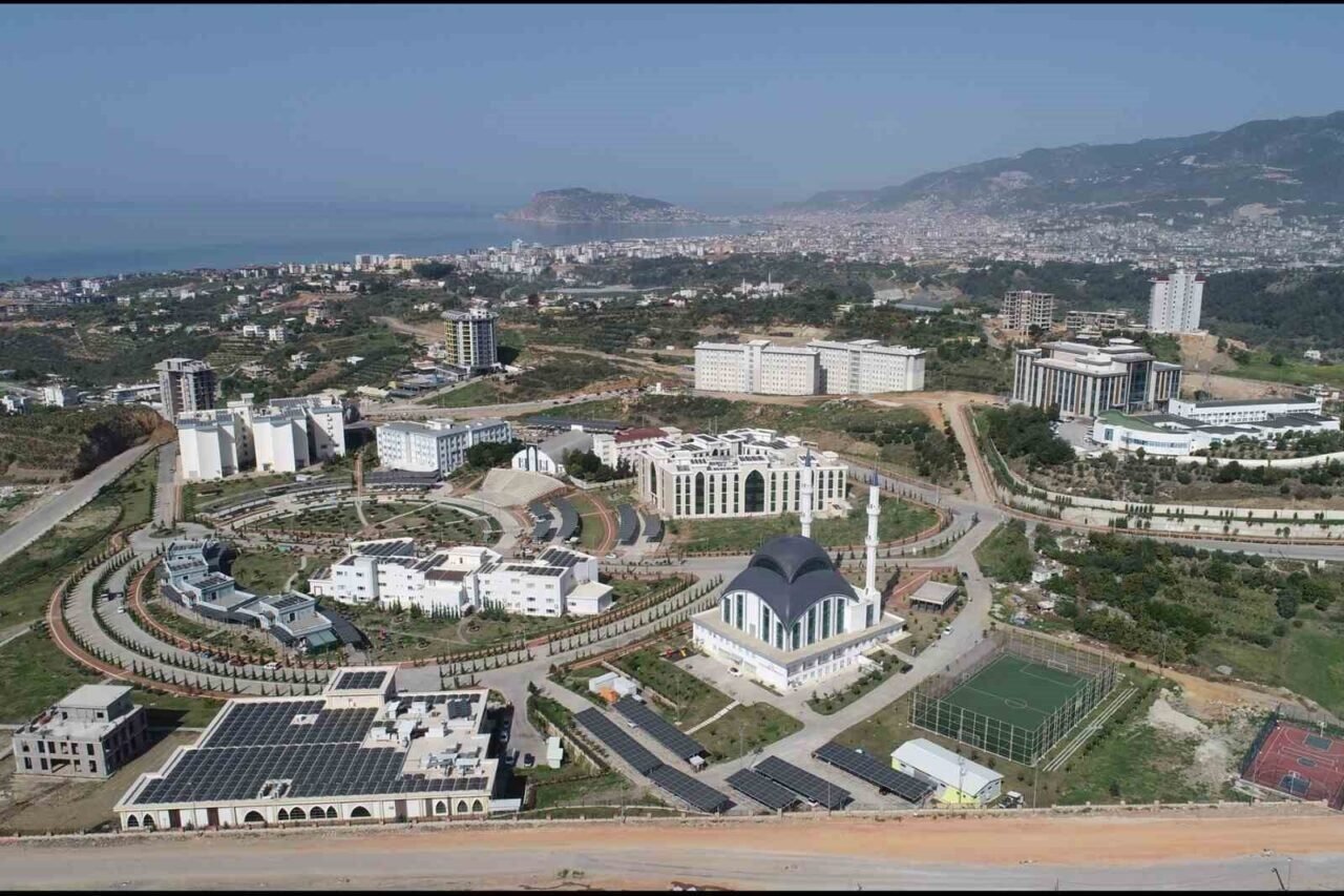 ALKÜ’lü 5 akademisyen, dünyanın en etkili bilim insanları listesinde