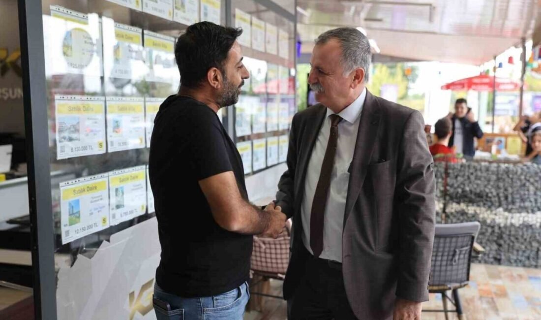 Başkan esnafla buluştu, talepleri dinledi Esnaf ziyaretlerini sürdüren Yunusemre Belediye Başkanı Semih Balaban 75. Yıl