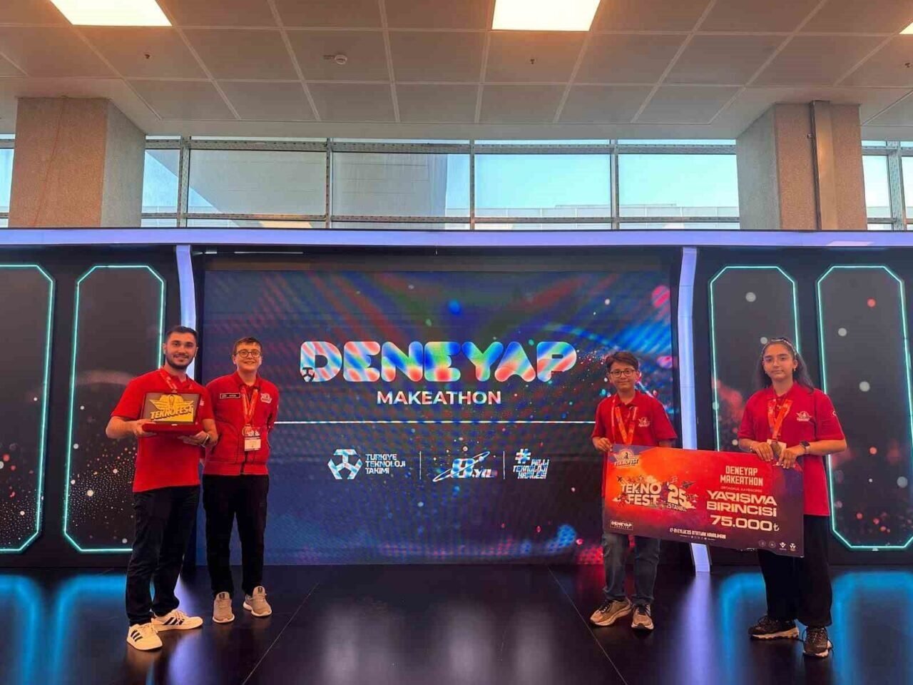 Bilim Yunusemre öğrencileri TEKNOFEST’te birinci oldu
