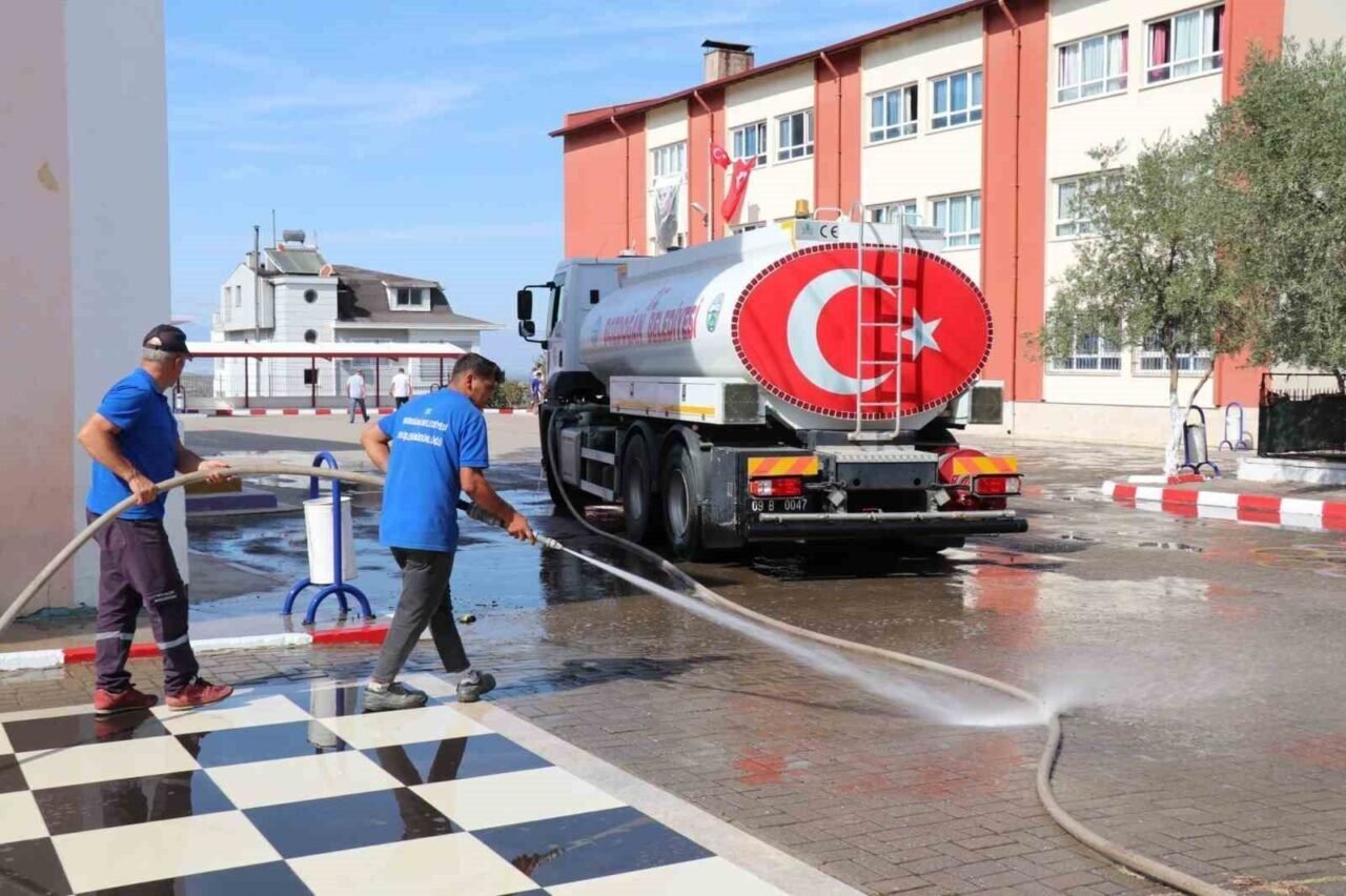Bozdoğan Belediyesi okullardaki çalışmaları tamamladı Bozdoğan Belediyesi okullardaki çalışmaları tamamladı