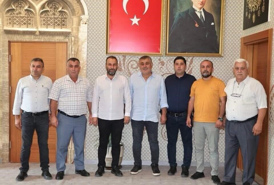 CHP’den istifa eden Aksu Belediye Başkanı, meclis üyelerinin istifalarını değerlendirdi Aksu Belediye Başkanı İsa Yıldırım, CHP’den istifa eden meclis üyelerinin