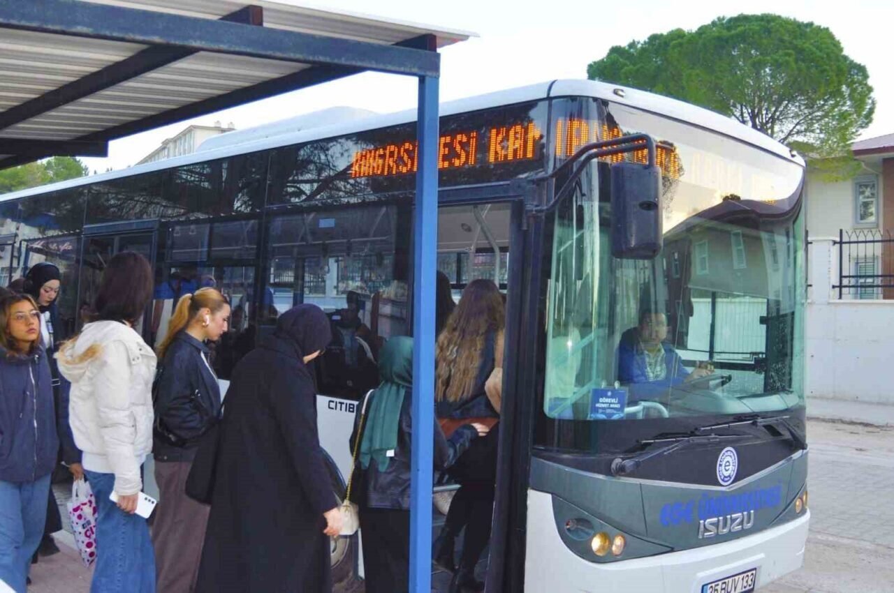 Ege Üniversitesi, kampüs içi ulaşımda öğrencilerine konforlu çözümler sunuyor Ege Üniversitesi, kampüs içi ulaşımda öğrencilerine konforlu çözümler sunuyor