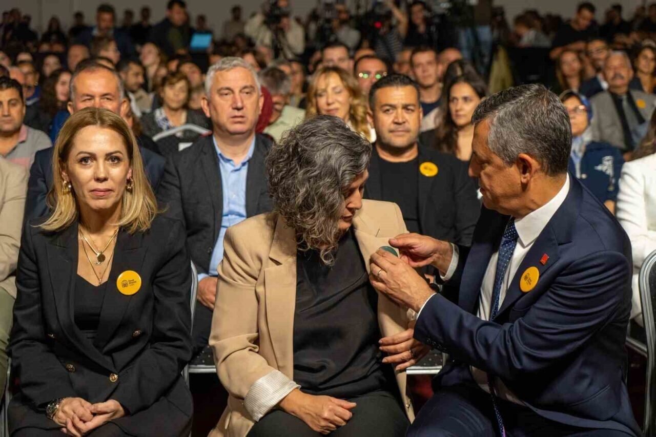 Ferdi Zeyrek’in adı eşi ve kızının öncülüğünde kurulan vakıfta yaşayacak Ferdi Zeyrek’in adı eşi ve kızının öncülüğünde kurulan vakıfta yaşayacak