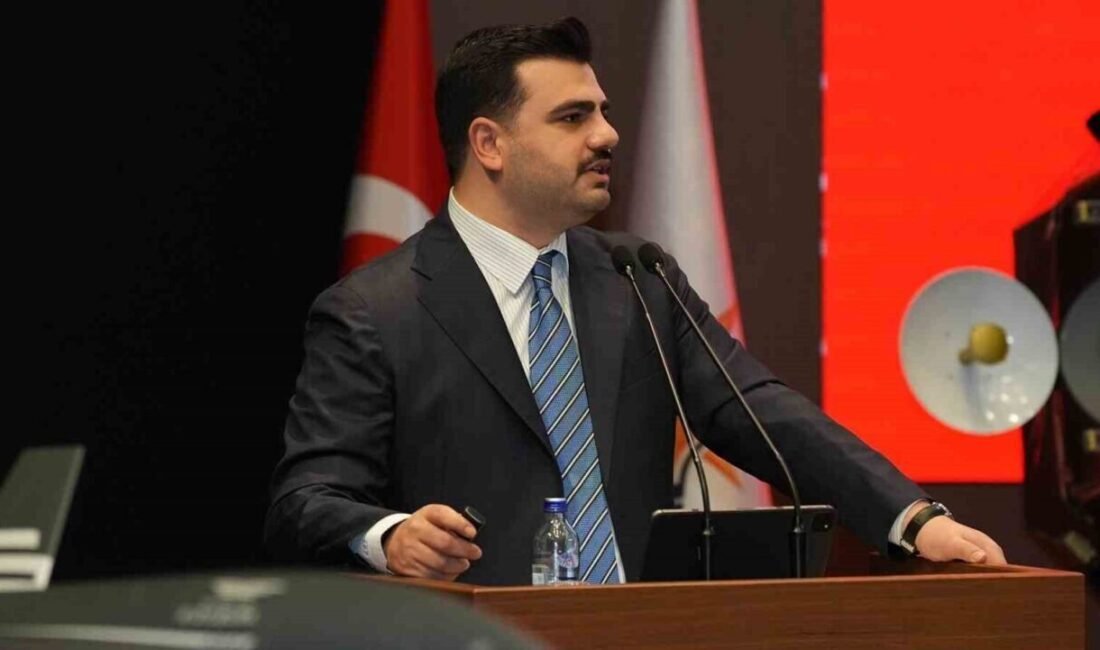 İzmir’de CHP’li belediyelerin çözüm üretemediği çöp kriziyle ilgili sorumluluğu Çevre