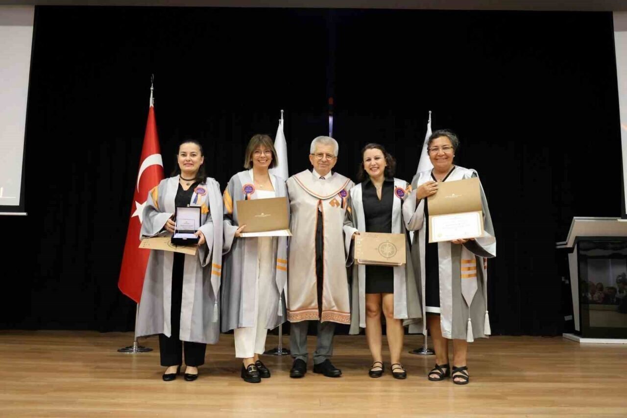 İzmir Ekonomi’den yeni döneme ‘merhaba’