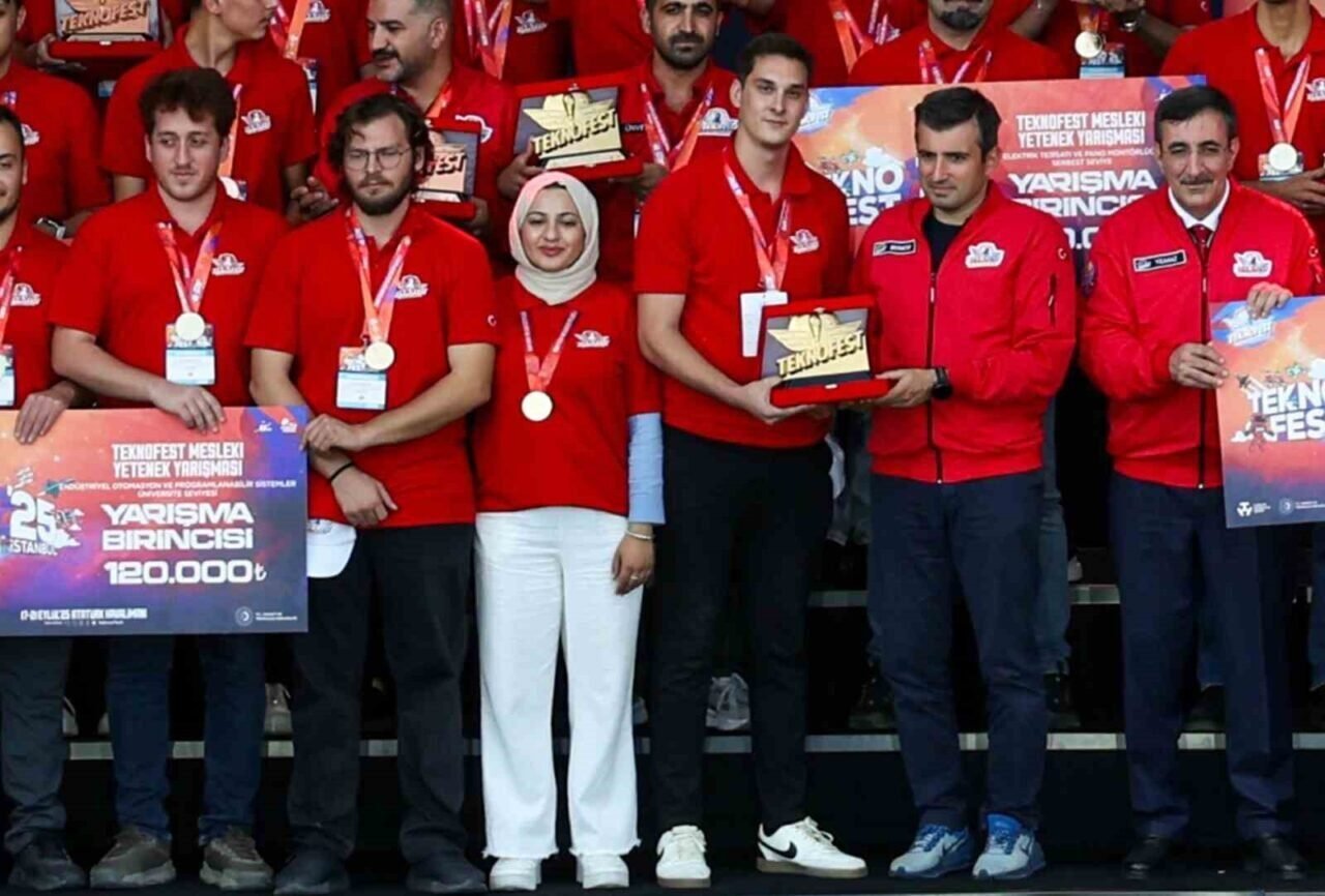 MCBÜ takımlarından TEKNOFEST’te çifte başarı MCBÜ takımlarından TEKNOFEST’te çifte başarı