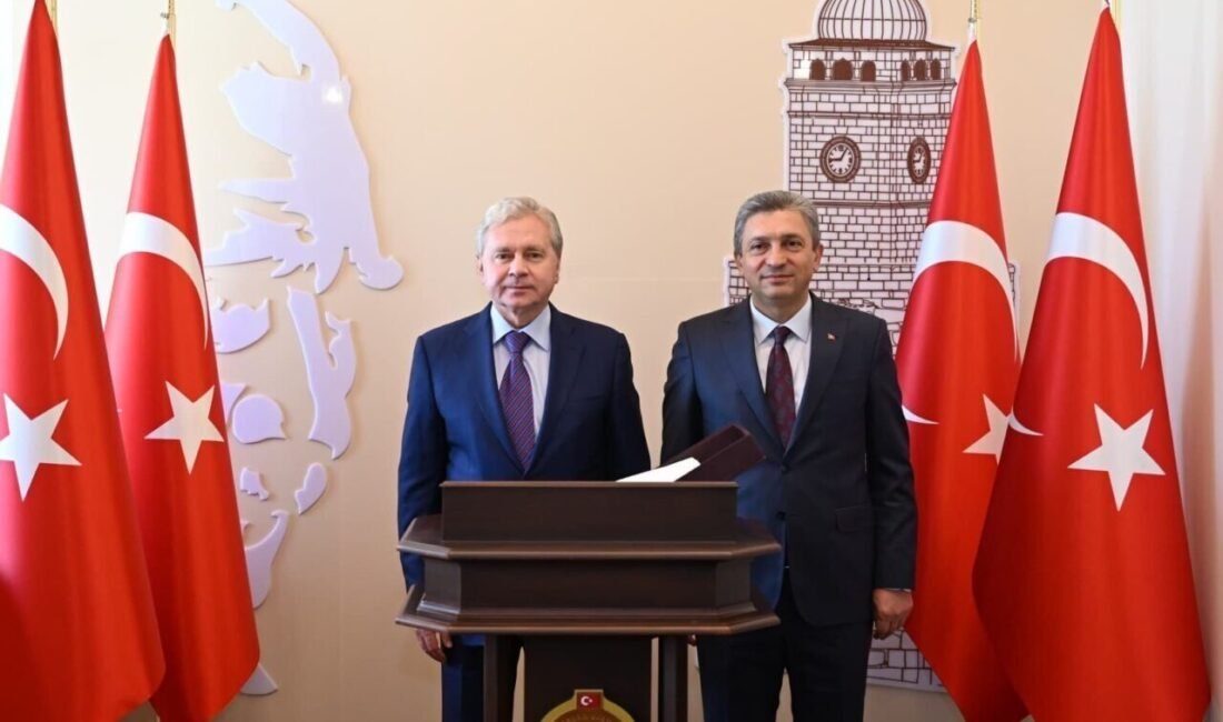 Moskova Hükümet Bakanı Çeremin: “Moskova ile Antalya arasındaki işbirliğinin artarak devam etmesini arzuluyoruz” Moskova Dış Ekonomik ve Uluslararası İlişkiler Departmanı Başkanı Sergey Çeremin,