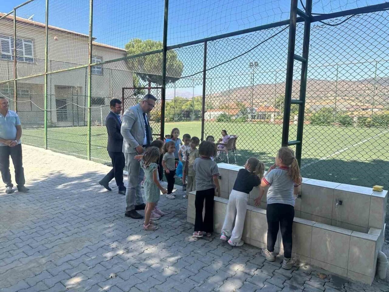 Okul bahçesi şenlik alanına döndü