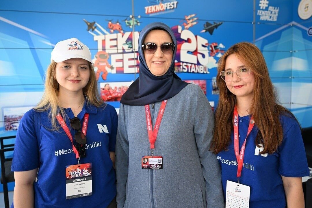 Rektör Kibar’dan TEKNOFEST’te gençlere destek