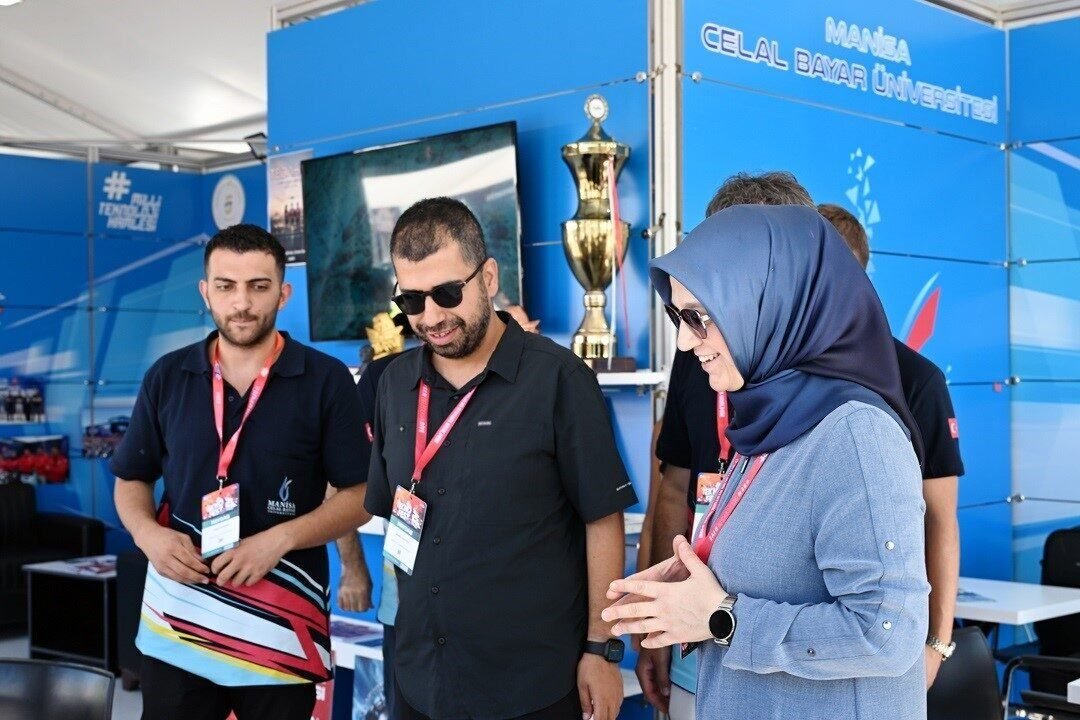 Rektör Kibar’dan TEKNOFEST’te gençlere destek