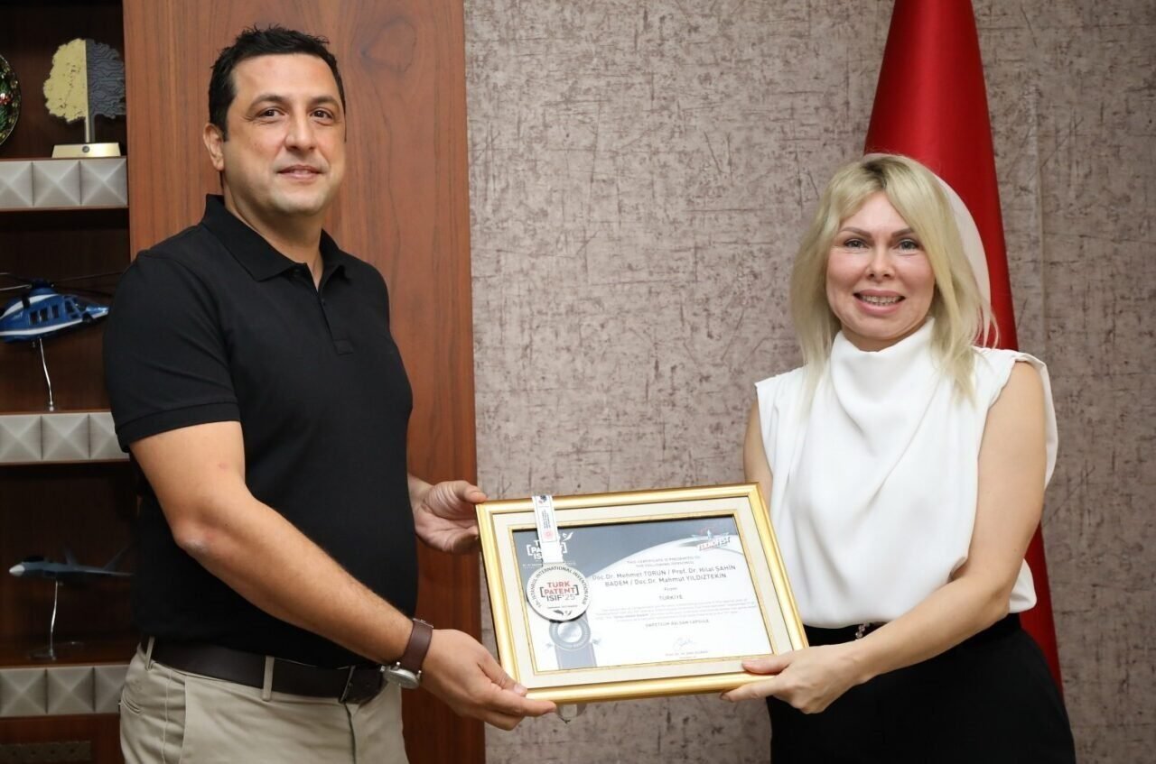 Rektör Özkan, buluşlarıyla ödül alan öğretim üyelerini tebrik etti