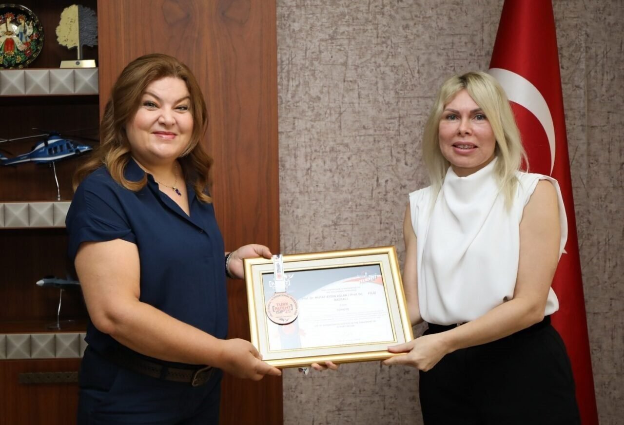 Rektör Özkan, buluşlarıyla ödül alan öğretim üyelerini tebrik etti