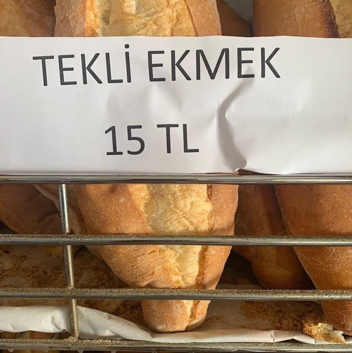 Sarıgöl’de ekmek ve simit zamlandı Sarıgöl’de ekmek ve simit zamlandı