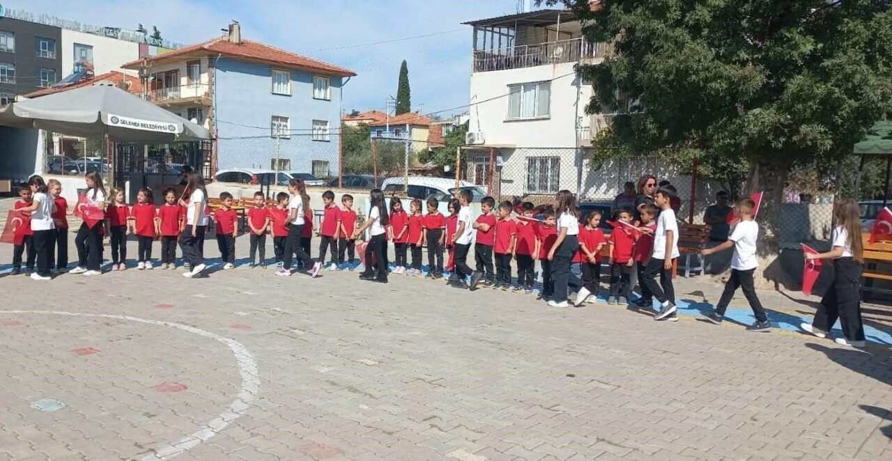 Selendi’de İlkögretim Haftası kutlandı