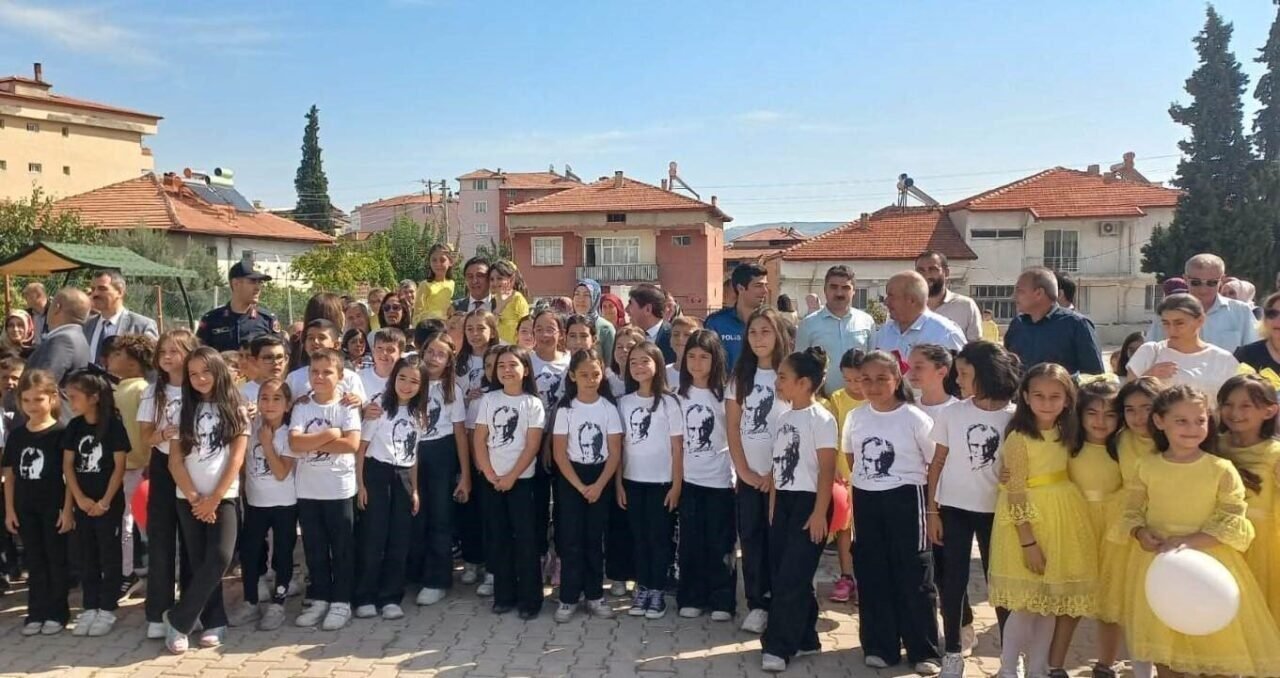 Selendi’de İlkögretim Haftası kutlandı