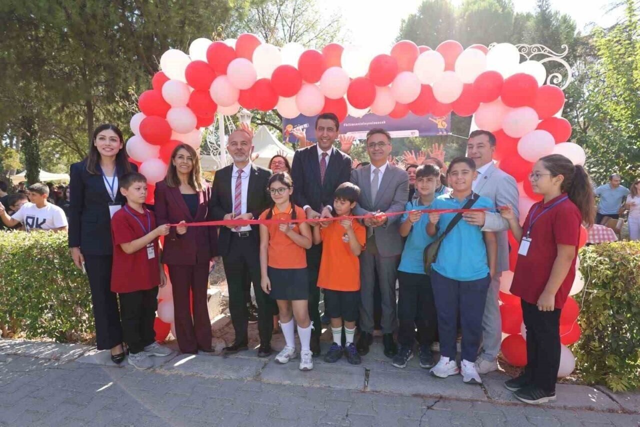 "Teknoloji ve Bilim Şenliği" İzmir’de başladı