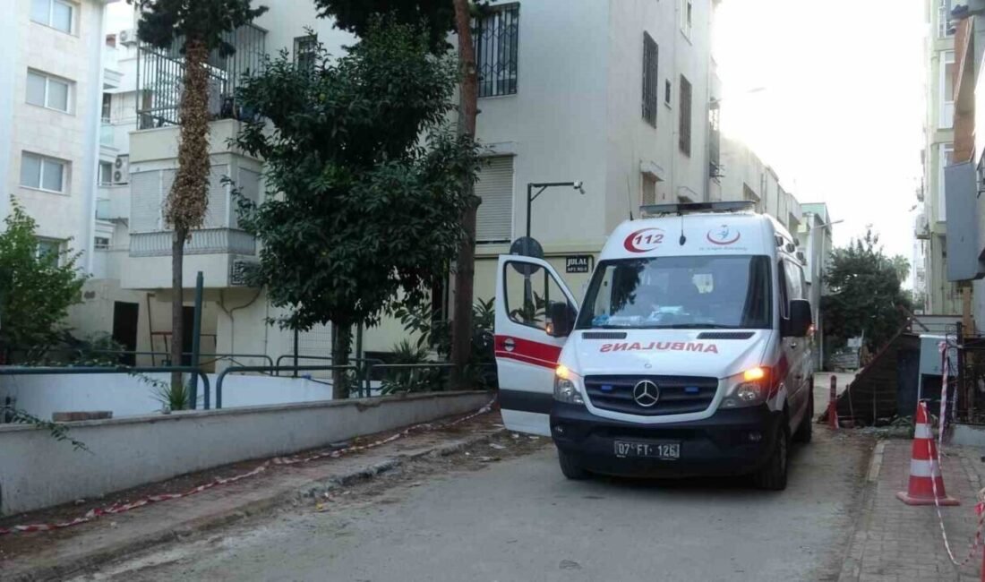 1 saat yanından ayrıldı, geri döndüğünde yaşlı adamı ölü olarak buldu Antalya’da 72 yaşındaki avukat, 1 saat sonra eve geri dönen