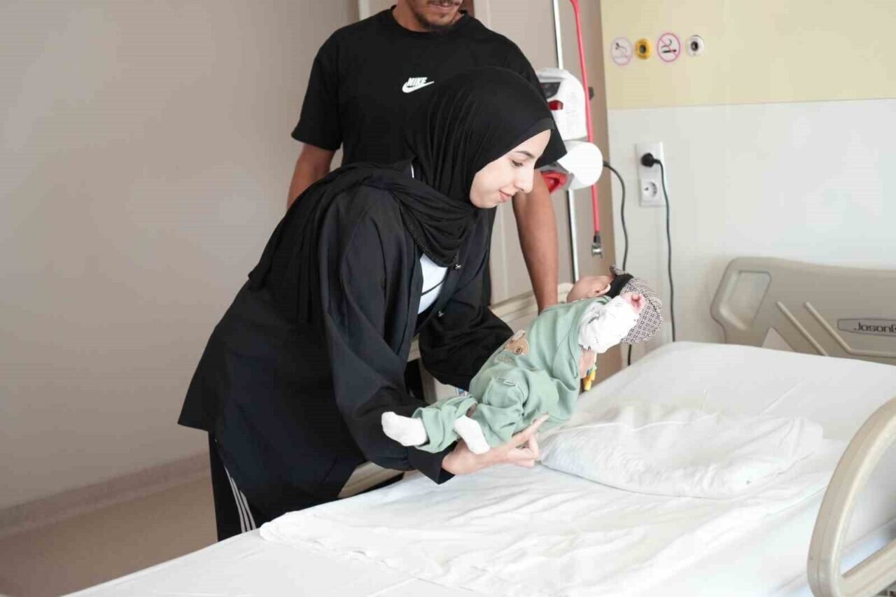 10 aylık Mahmoud’un Filistin’den Antalya’ya zorlu karaciğer nakil yolculuğunda mutlu son