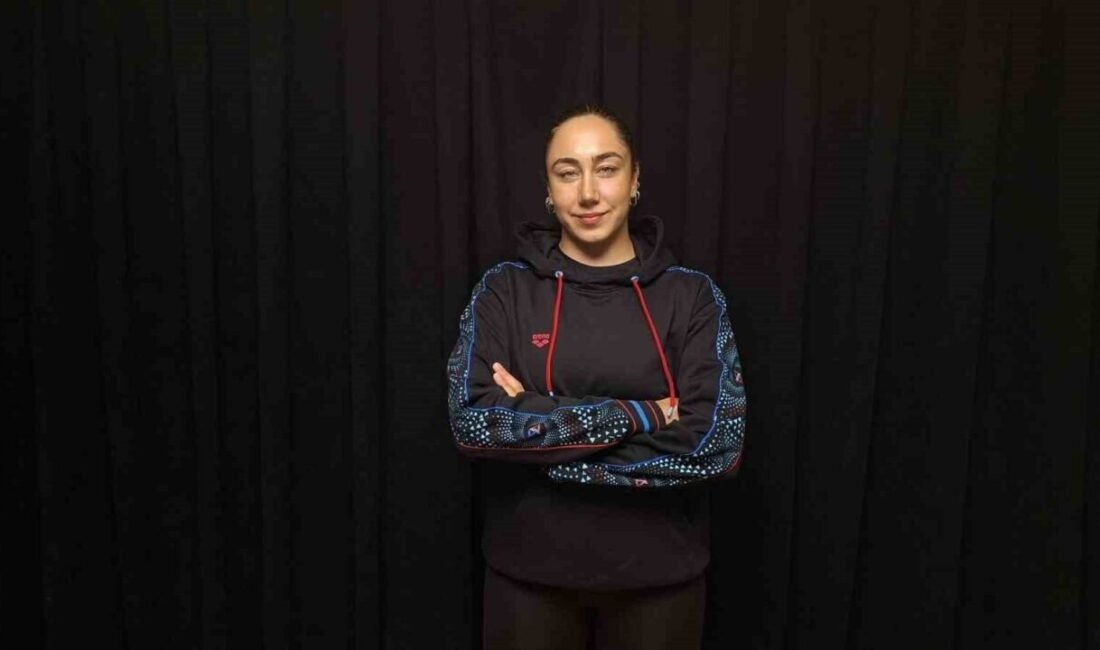 Elif Berke, Hatay’da düzenlenen 5. İskenderun Körfezi Açık Deniz Yüzme